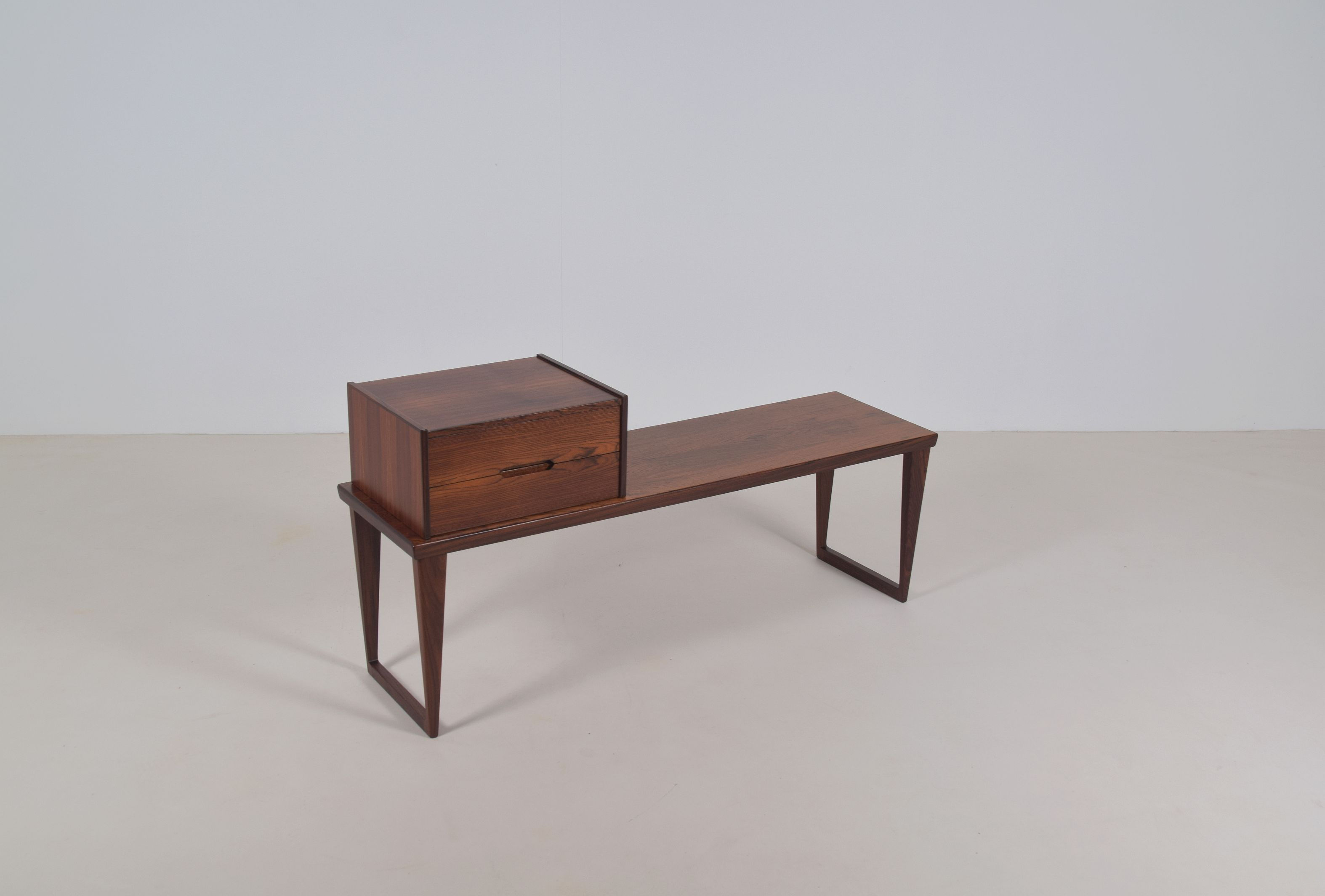 Deense halbank met lade-element door Kai Kristiansen voor Aksel Kjersgaard, '60