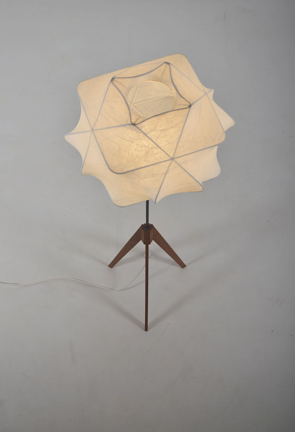 Thumbnail: Cocoon vloerlamp met tripod in teak, jaren '60