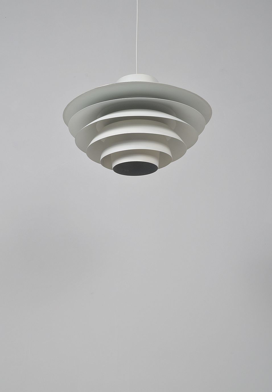 Thumbnail: Deense XL-hanglamp 'Verona' ontworpen door Sven Middelboe voor Nordisk Solar