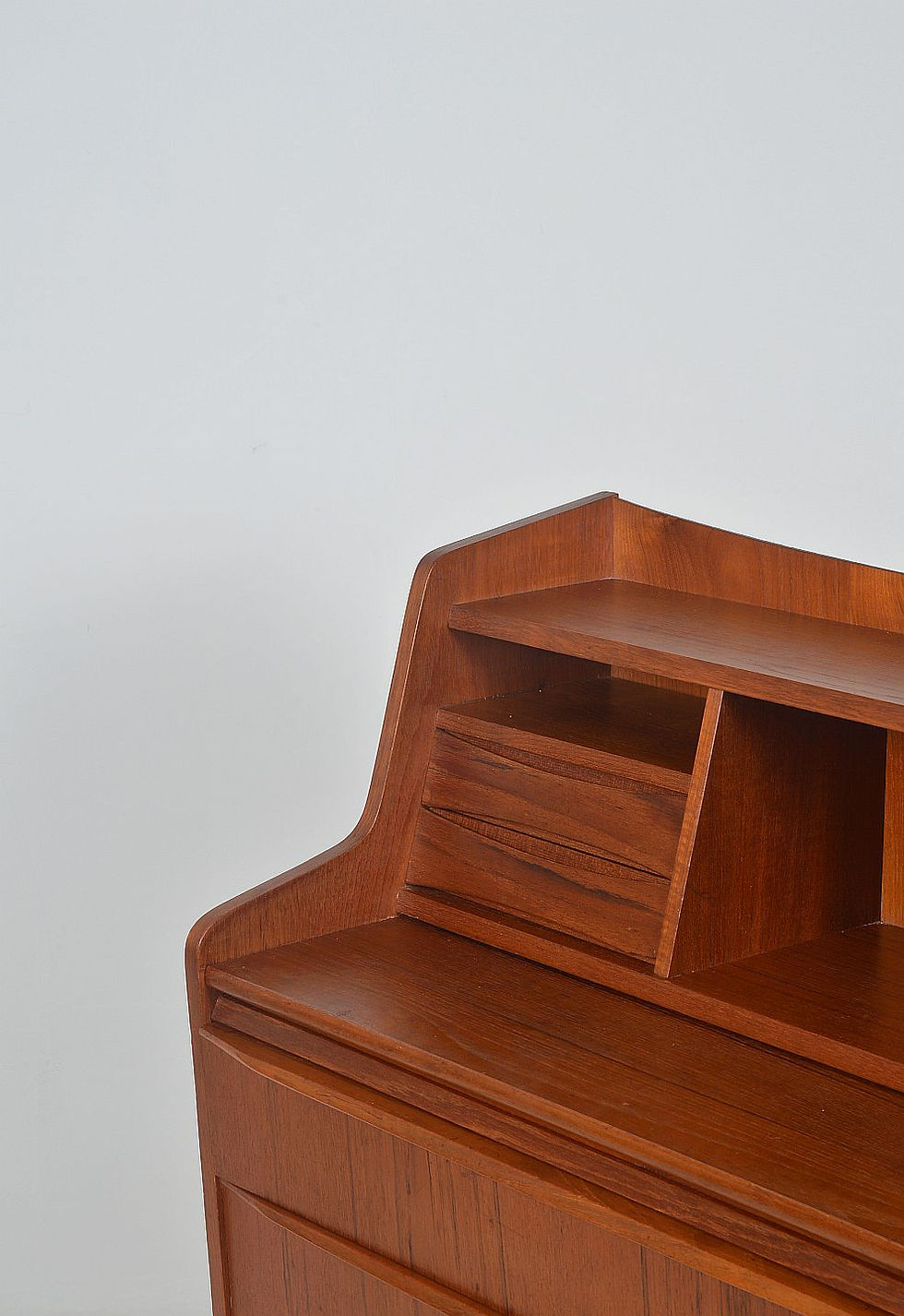 Thumbnail: Deense mid-century secretaire in teakhout, jaren '60