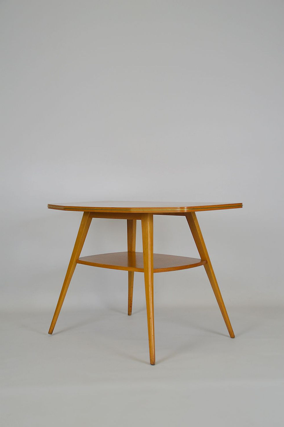 Thumbnail: Vintage salontafel uit de jaren '60