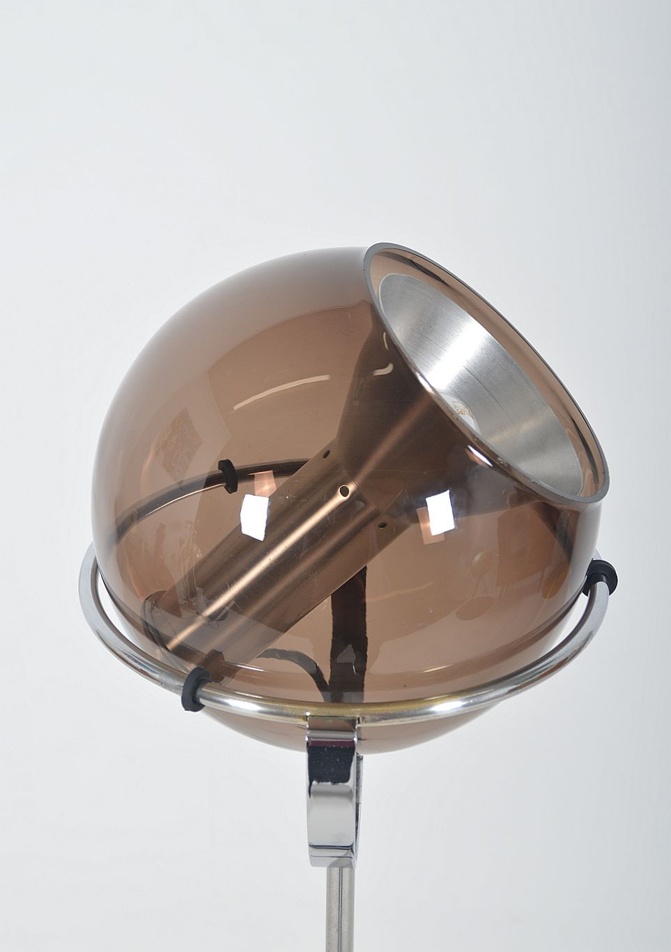 Thumbnail: Design Globe vloerlamp 'D-2000' ontworpen door Frank Lightelijn voor RAAK