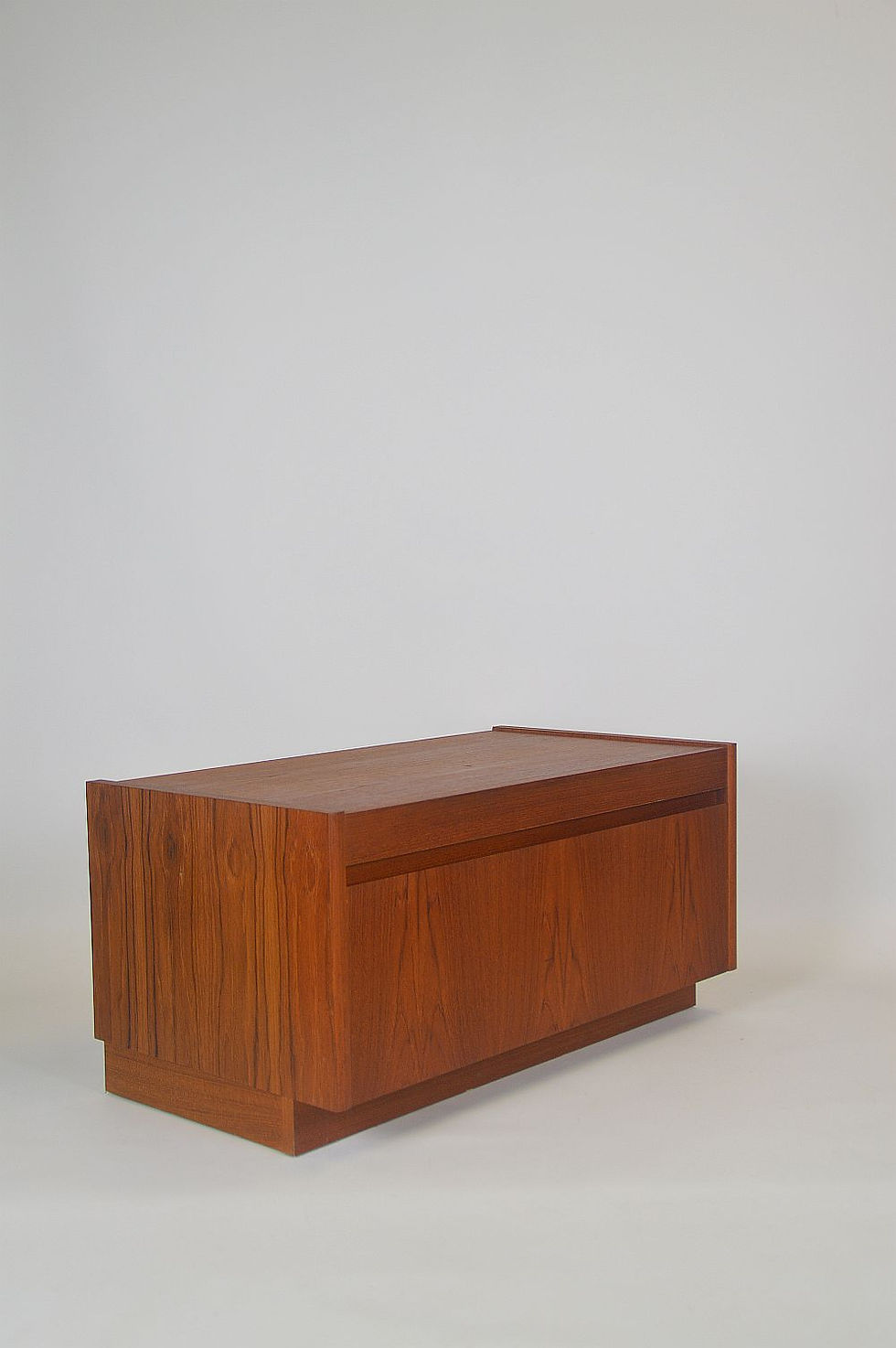 Vintage TV-meubel in massief teak, jaren '70