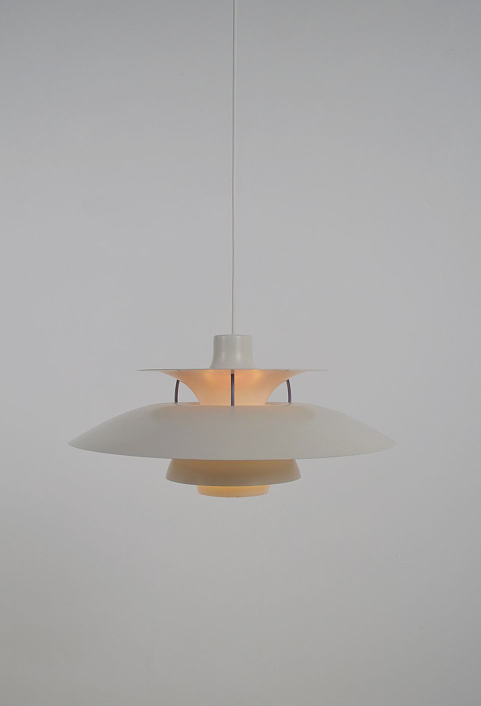 Thumbnail: Deense hanglamp 'PH5' door Poul Henningsen voor Louis Poulsen