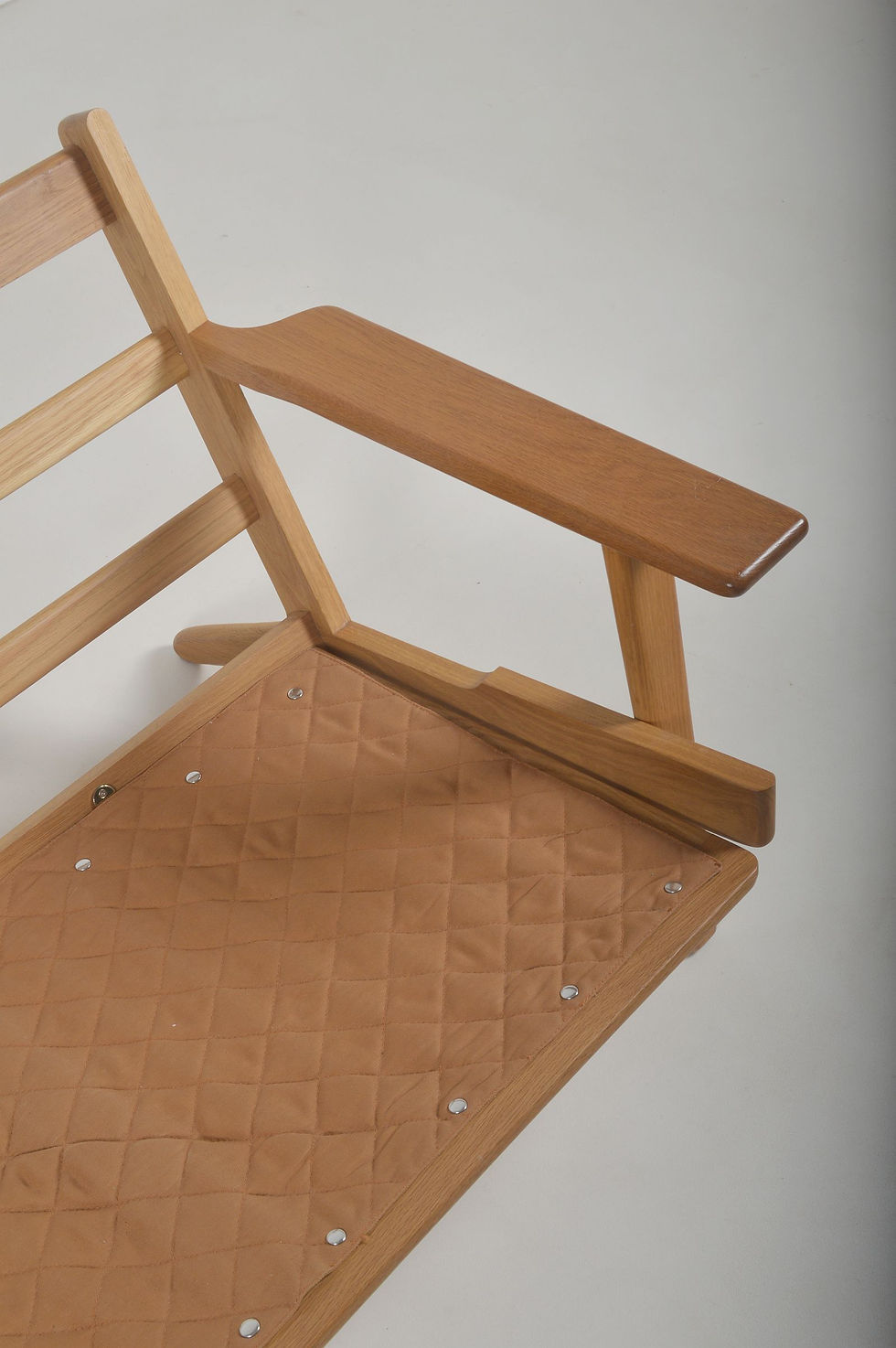 Thumbnail: Deense zitbank GE 290 ontworpen door Hans Wegner voor Getama