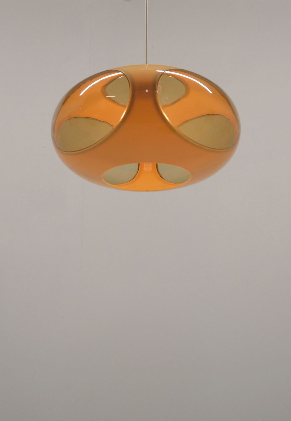 Thumbnail: Space age UFO hanglamp 'Bug Eye' (beige) van Massive, jaren '70