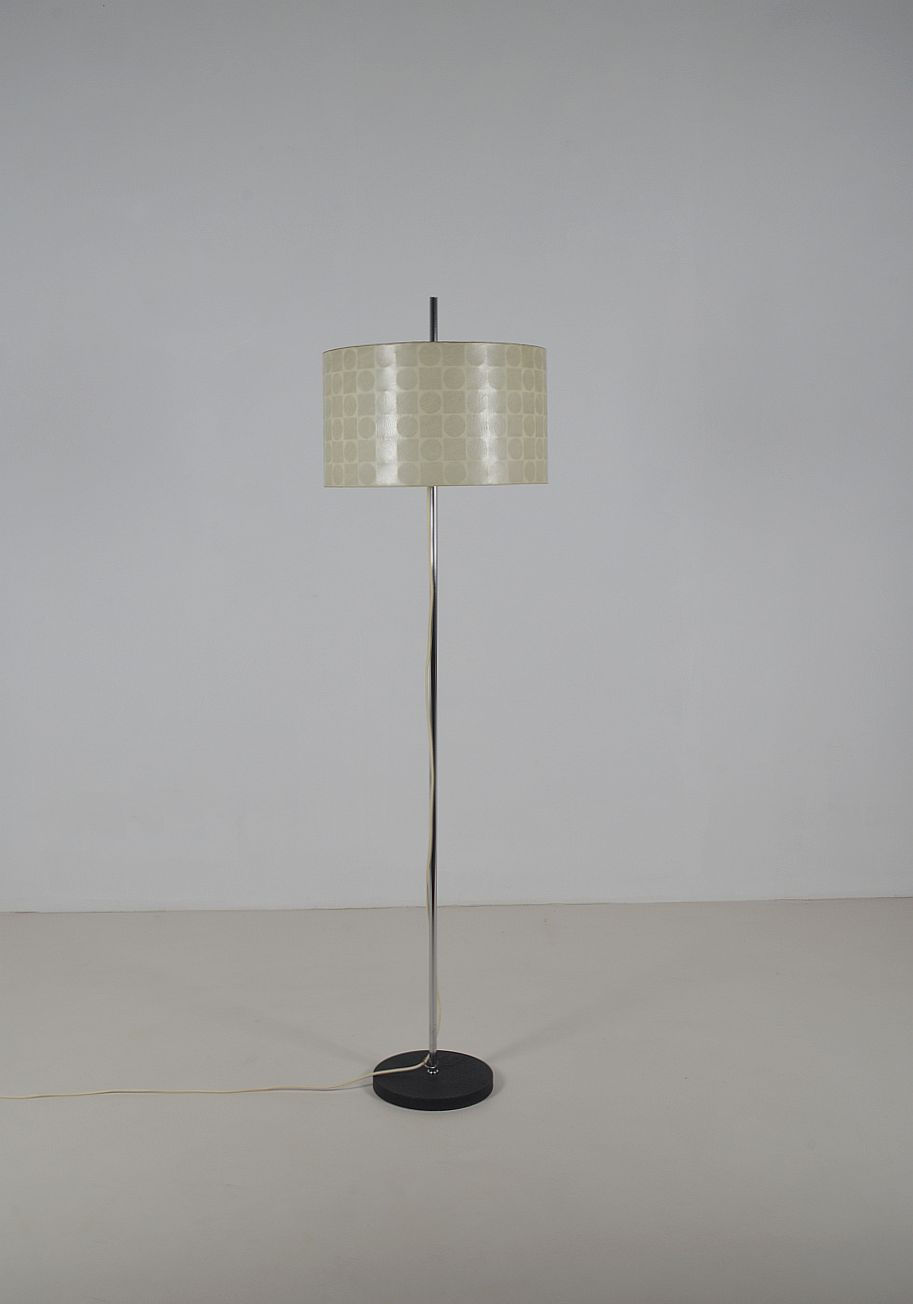 Thumbnail: Cocoon vloerlamp met geometrische vormen van Goldkant Leuchten, jaren '60