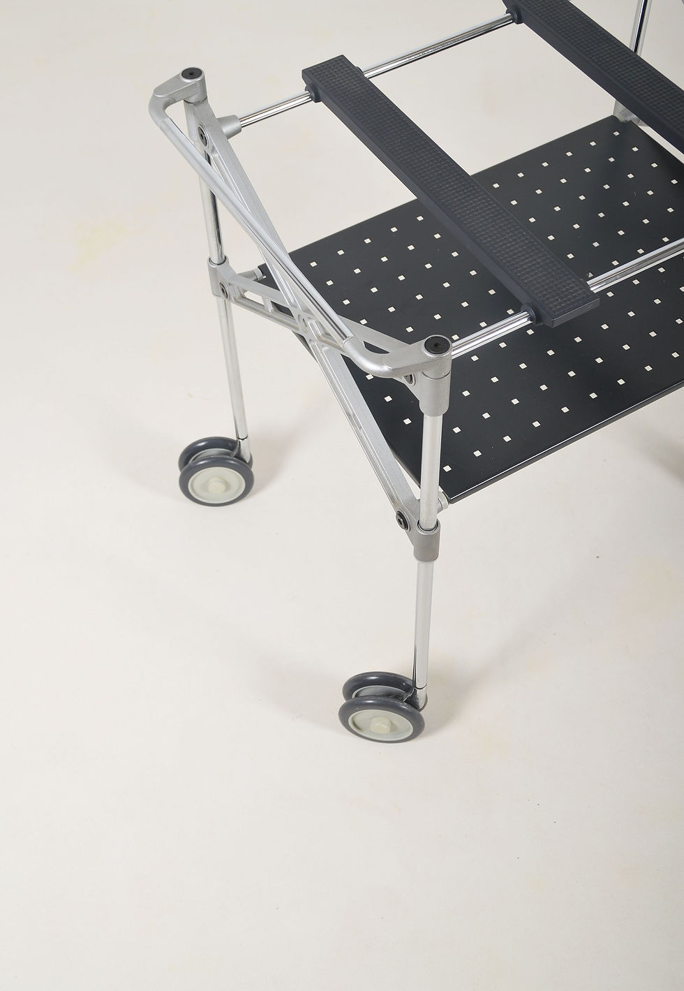 Thumbnail: Kartell Oxo trolley ontworpen door Antonio Citterio & Glen Oliver Löw, jaren '80