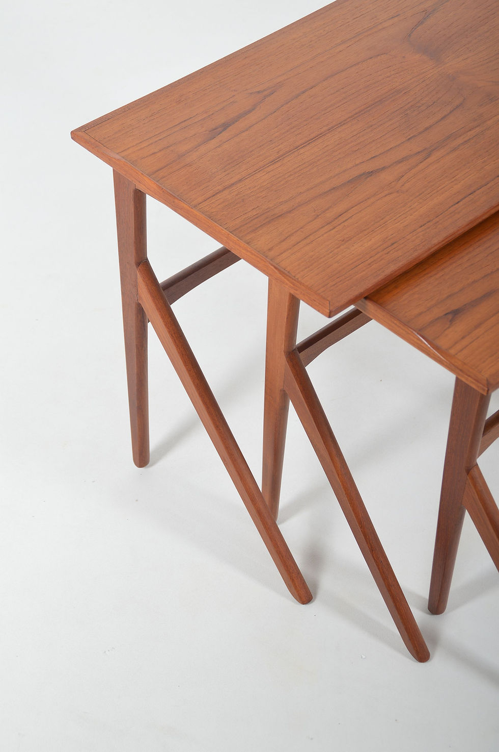Thumbnail: Set van 3 Deense nesttafels in teak, jaren '60
