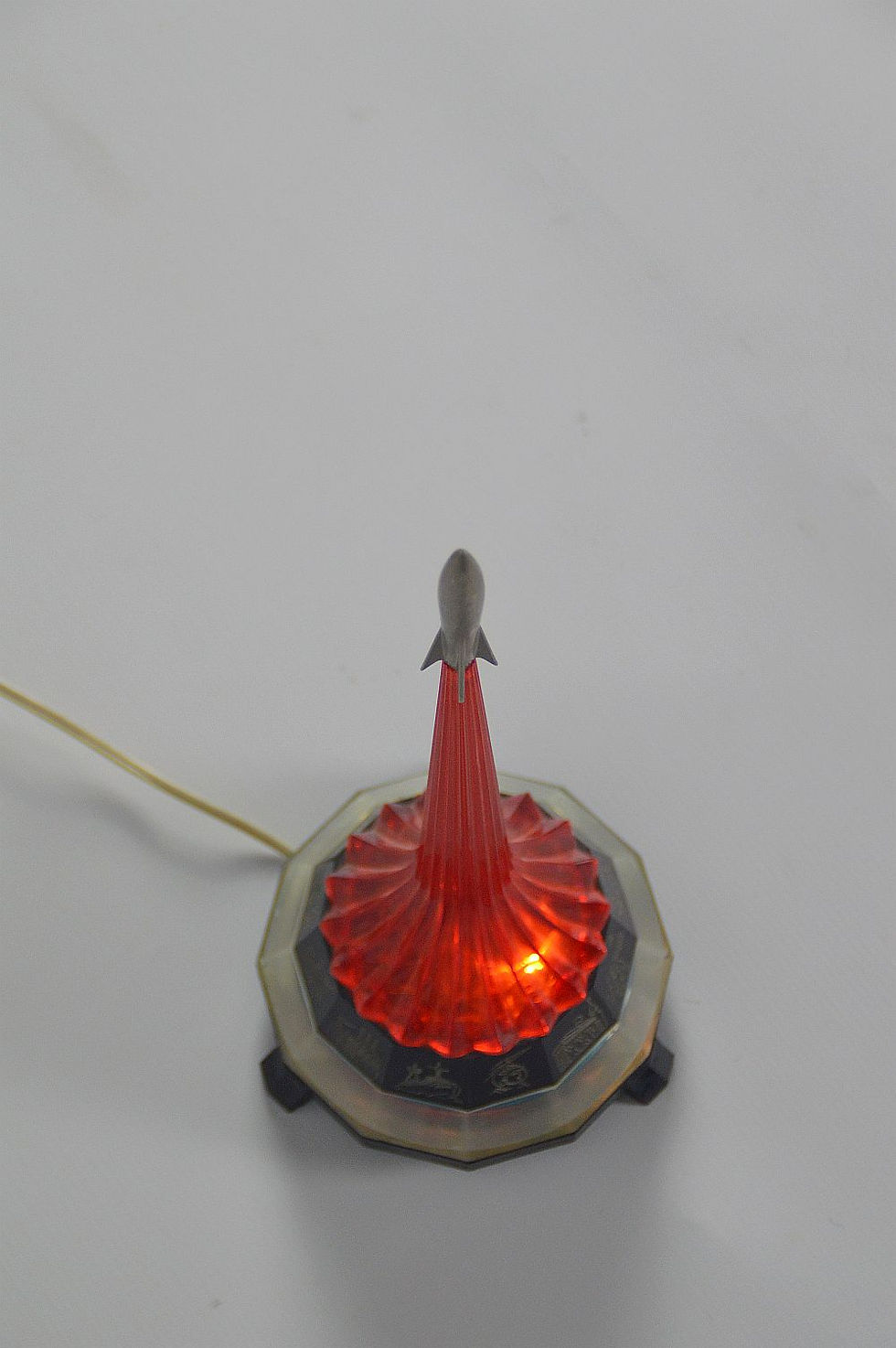 Thumbnail: USSR raket lamp ter ere van Yuri Gagarin, jaren '60