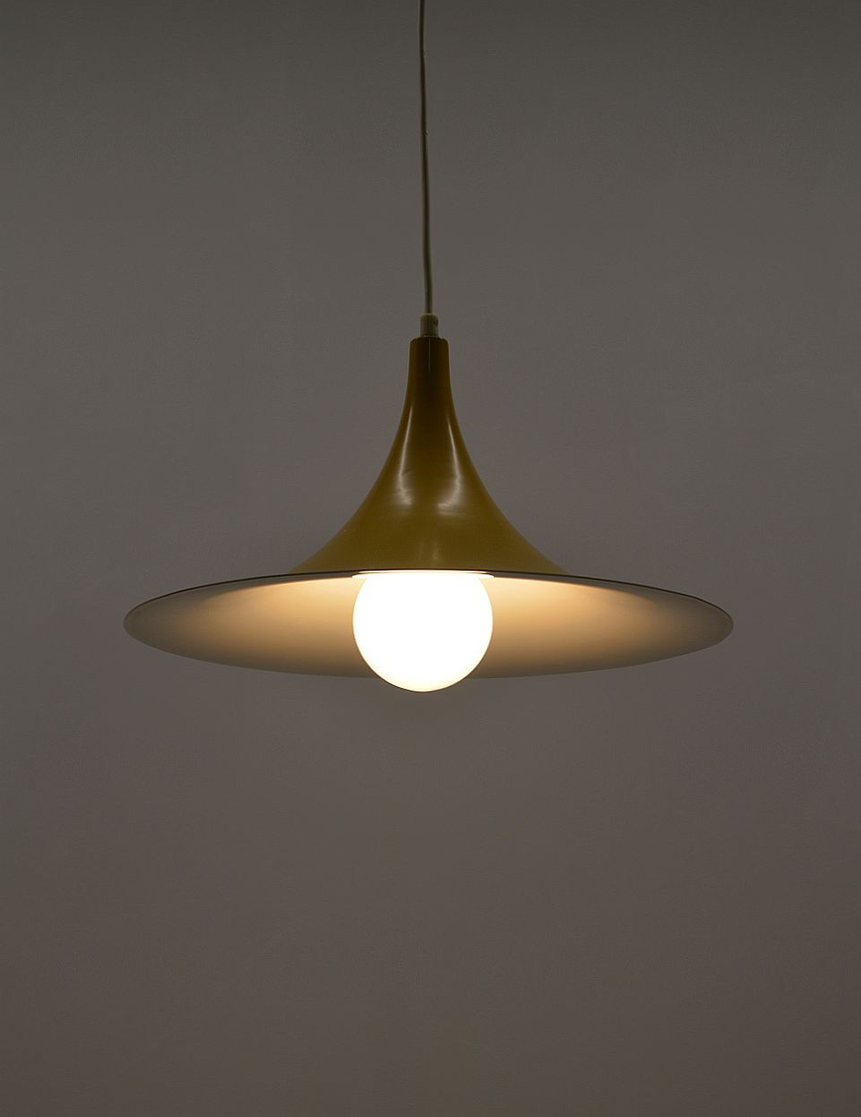Thumbnail: Vintage heksenhoek hanglamp in okergeel, jaren '70