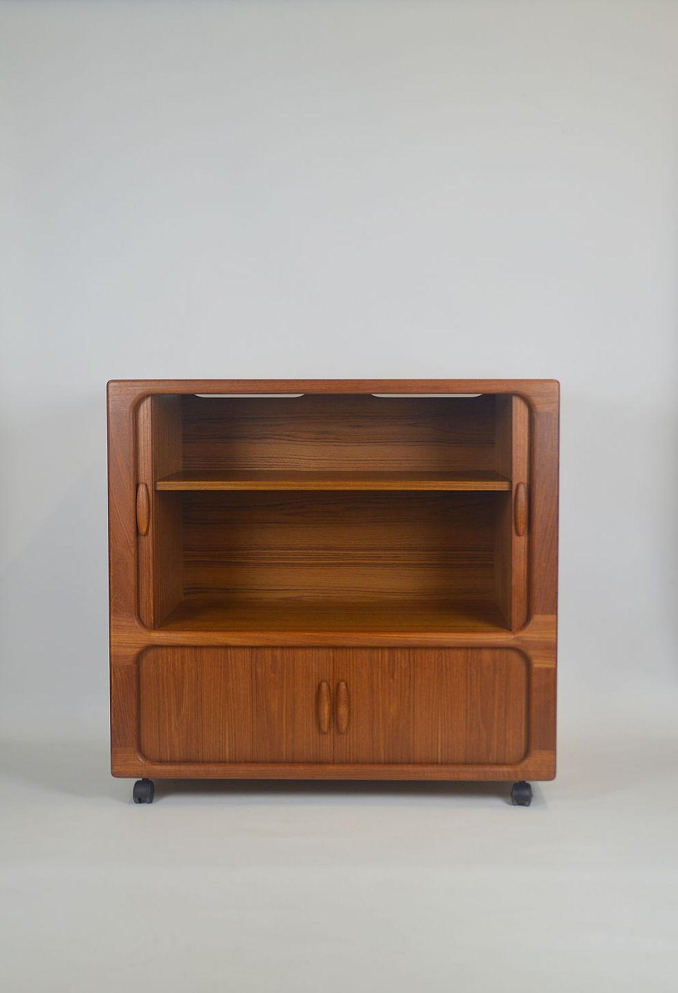 Deense vintage TV-kast van Dyrlund, jaren '70