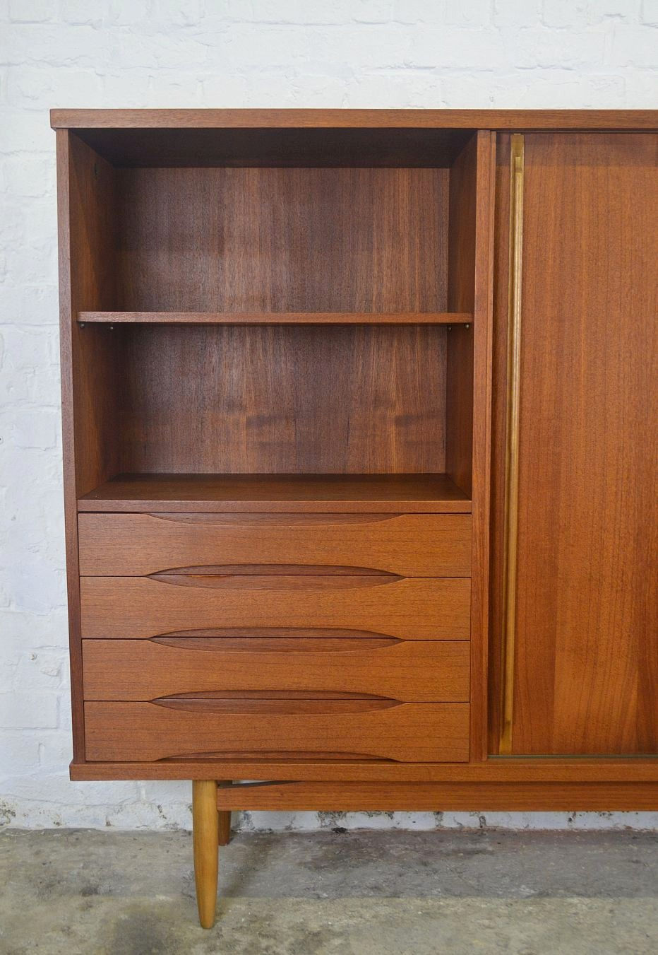 Thumbnail: Mid century highboard ontworpen door Ernst Hilker, jaren '60