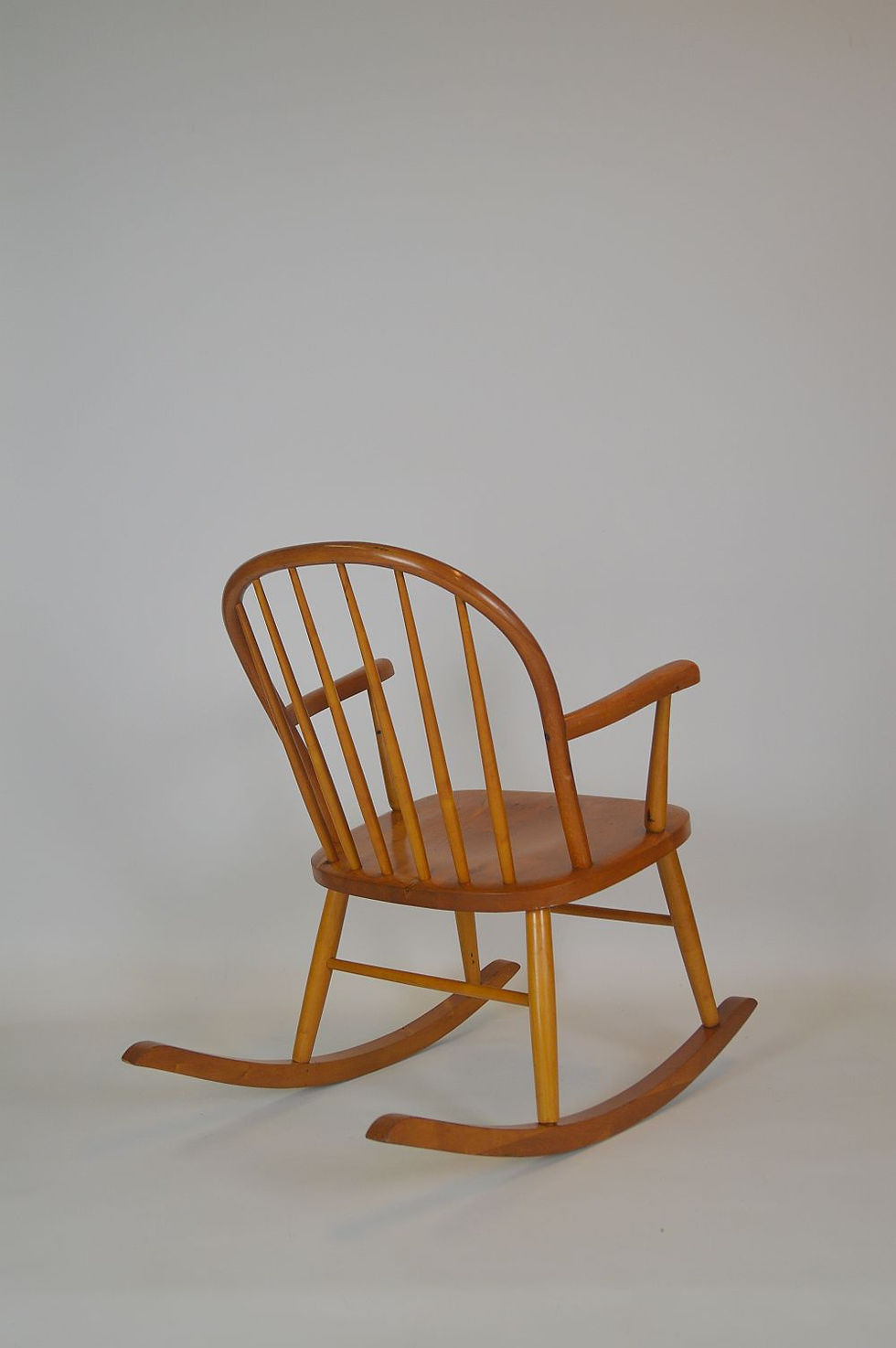 Thumbnail: Scandinavische schommelstoel uit de jaren '50