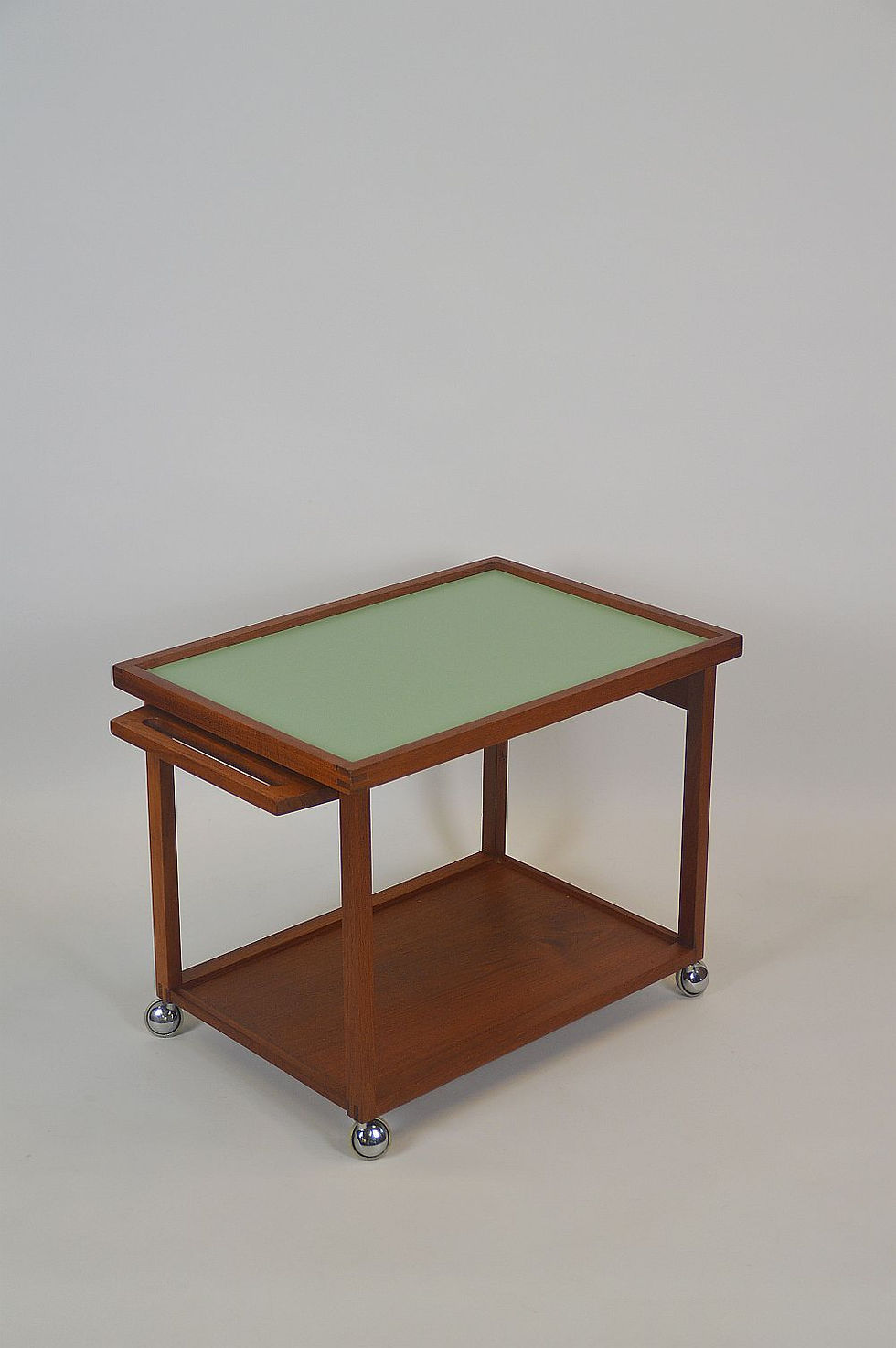 Houten trolley met afneembaar formica bovenblad, jaren '60