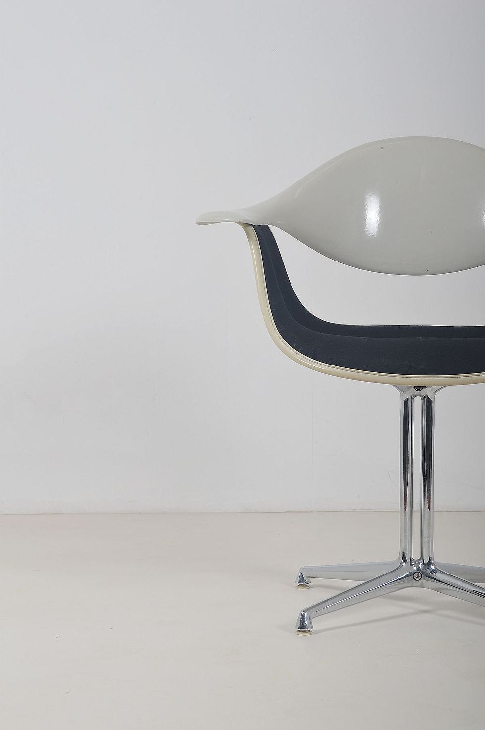 Thumbnail: Tafel van Eames en 5 stoelen van George Nelson voor Herman Miller, jaren '60
