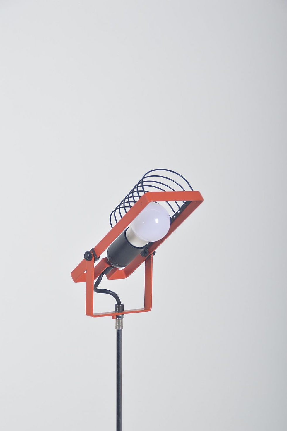 Thumbnail: Design vloerlamp 'Sintesi' ontworpen door Ernesto Gismondi voor Artemide, 1975