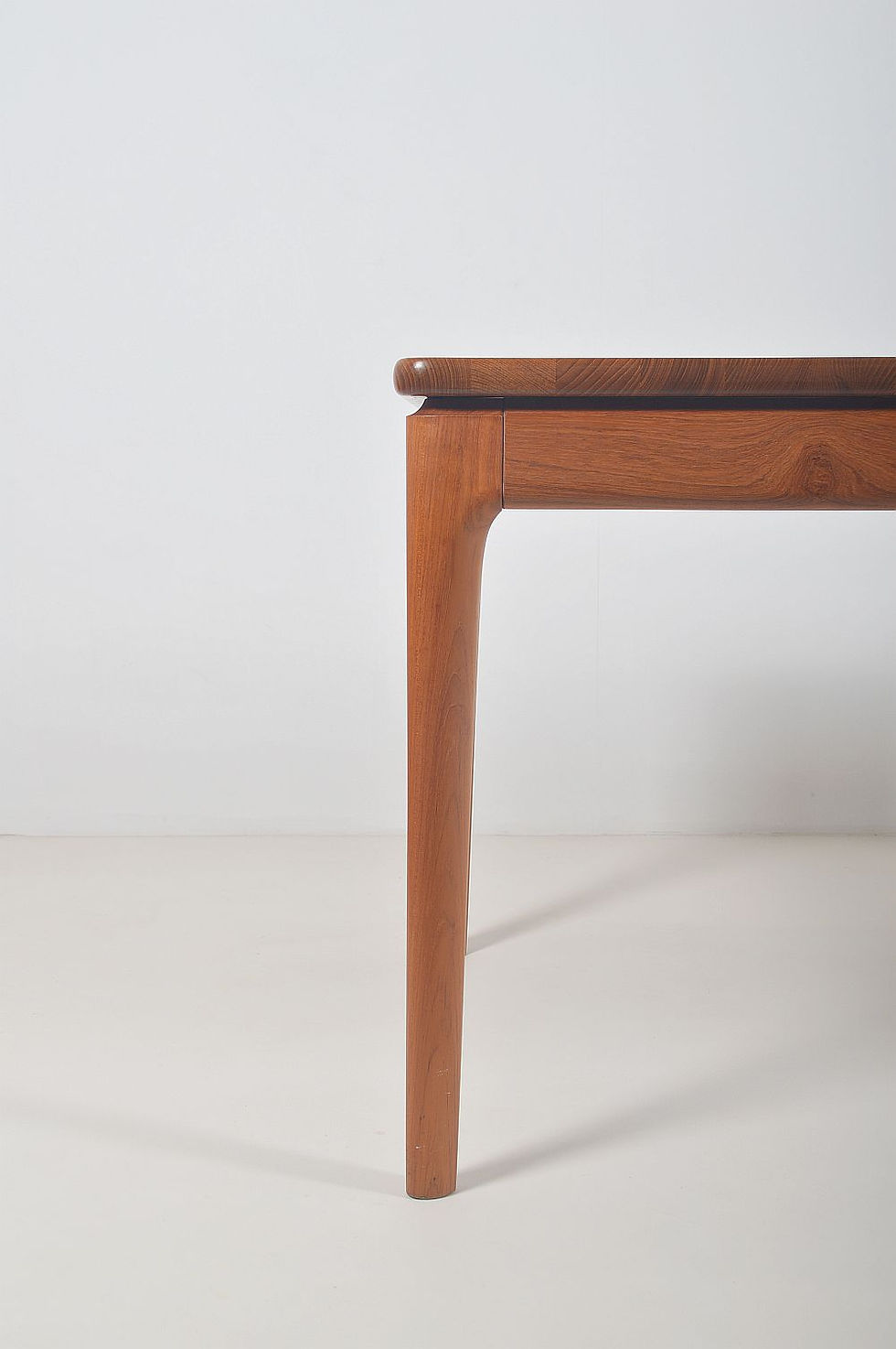 Thumbnail: Deense eettafel in massief teak van Glostrup Møbelfabrik, jaren '60