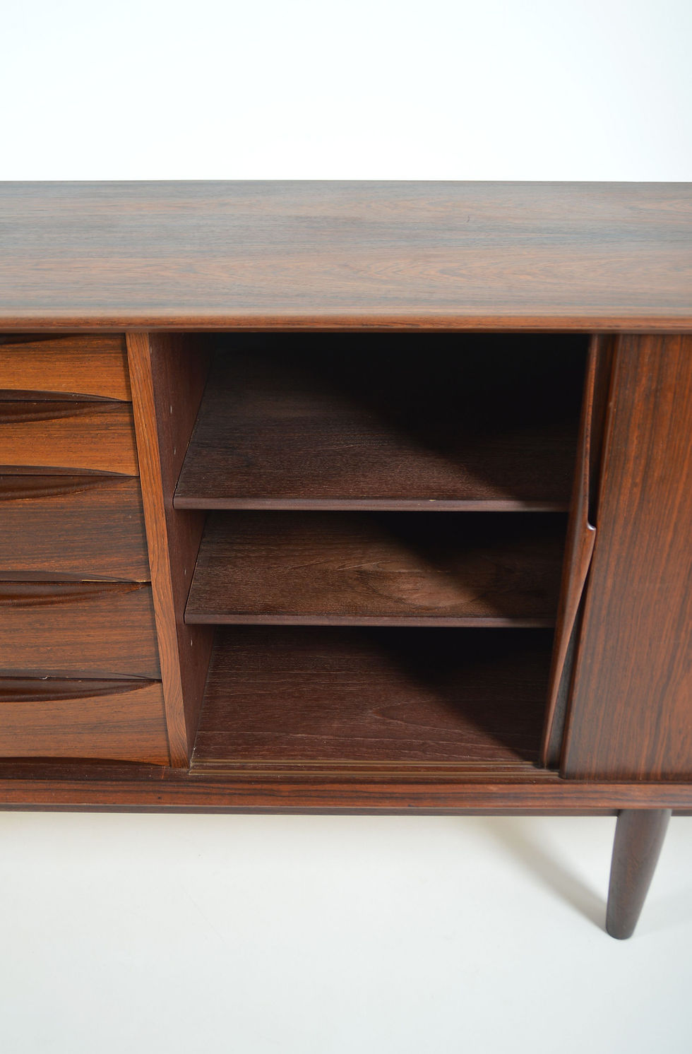 Thumbnail: Deense sideboard model 7738 door Arne Vodder voor Skovby Møbelfabrik, jaren '60