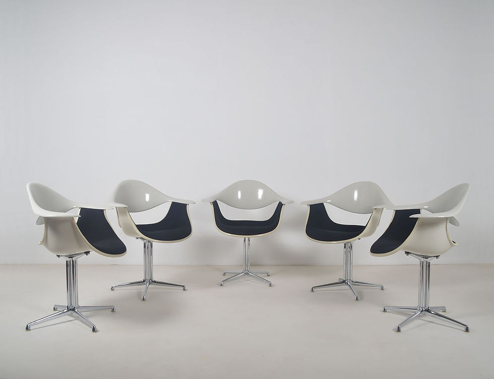 Thumbnail: Tafel van Eames en 5 stoelen van George Nelson voor Herman Miller, jaren '60