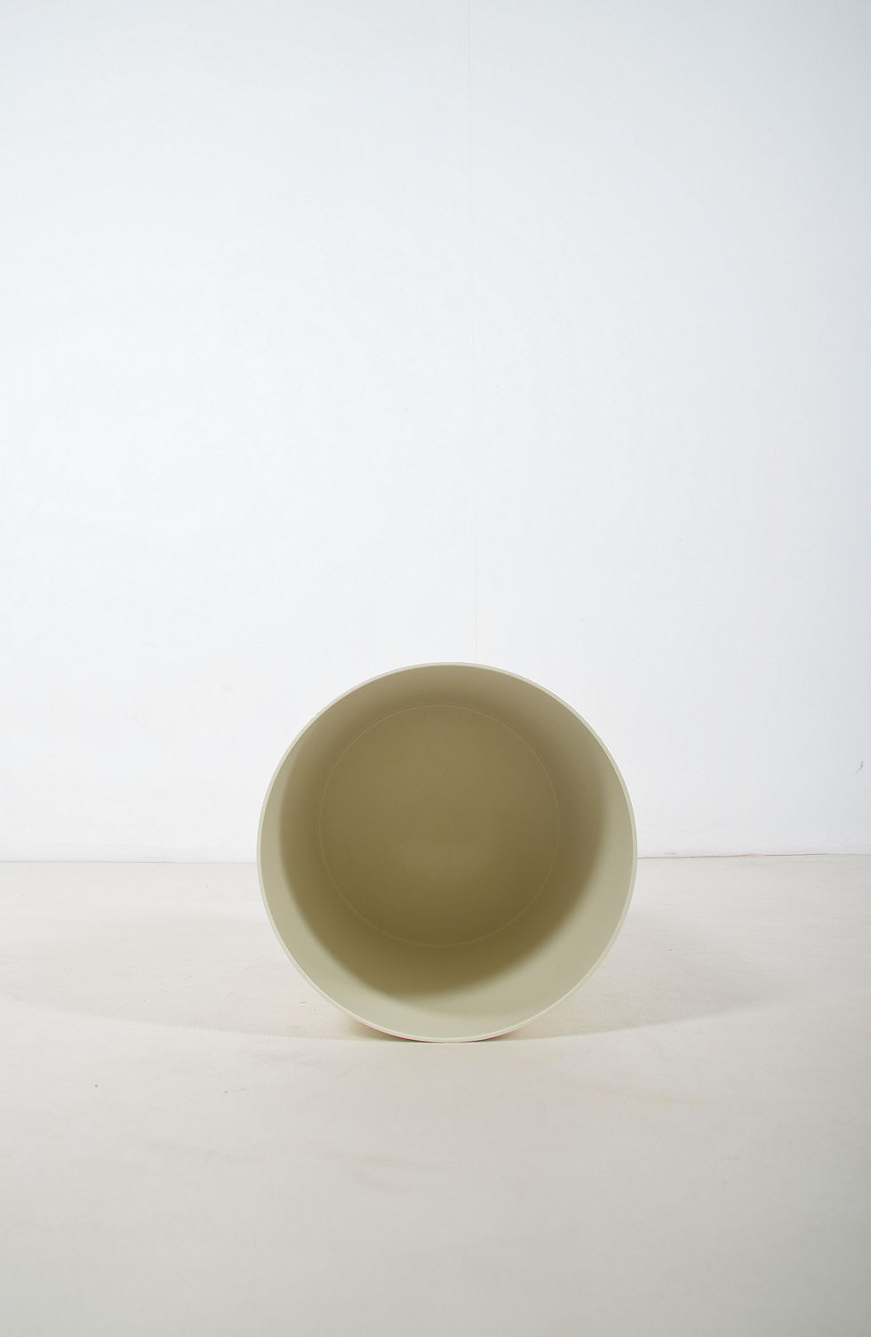 Thumbnail: Italiaanse prullenmand model 4670 door Gino Colombini voor Kartell
