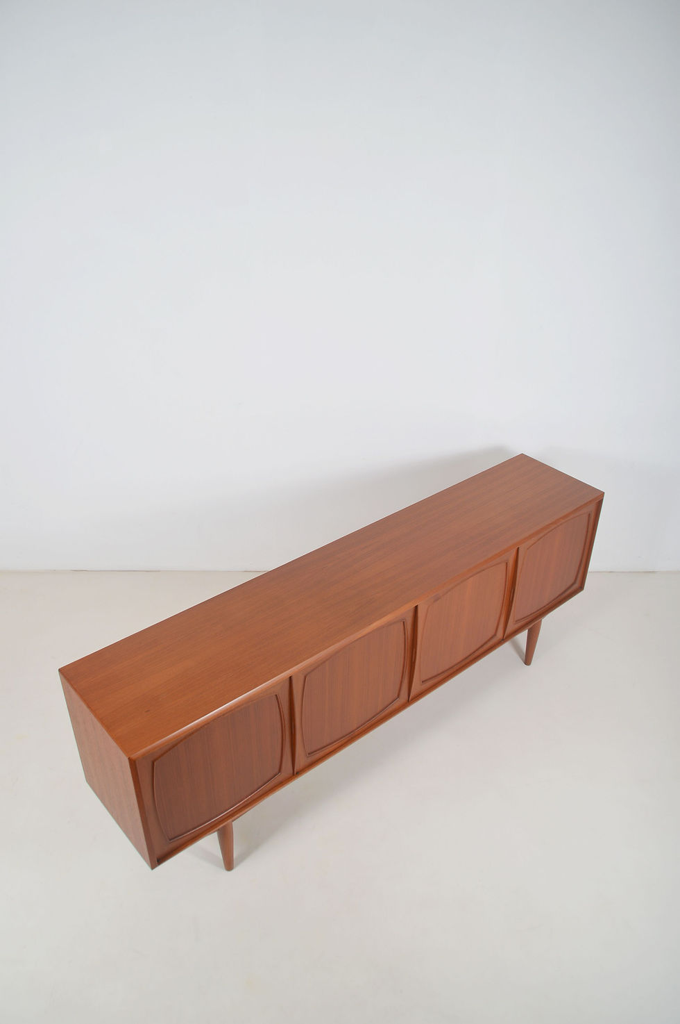 Thumbnail: Noors sideboard 'Tom' ontworpen door Rastad & Relling voor Bahus, jaren '60