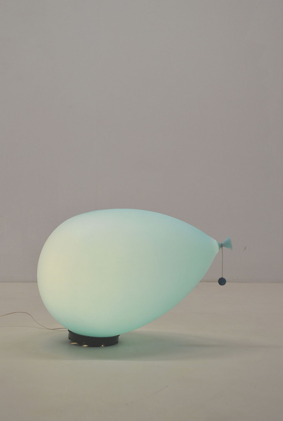 Thumbnail: Pop Art XXL ballonlamp ontworpen door Yves Christin voor Bilumen, jaren '80