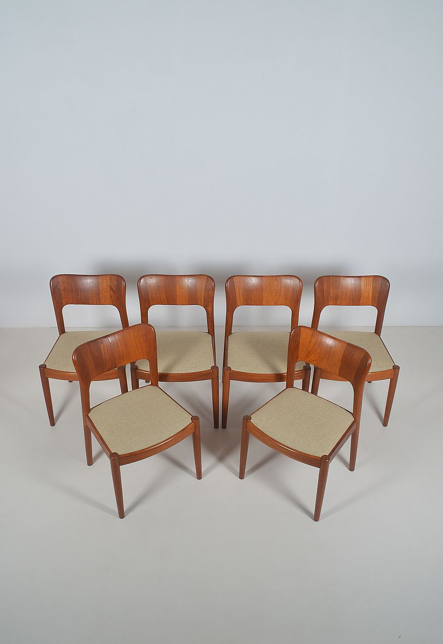 Thumbnail: Set van 6 Deense stoelen ontworpen door Niels Koefoed, jaren '60