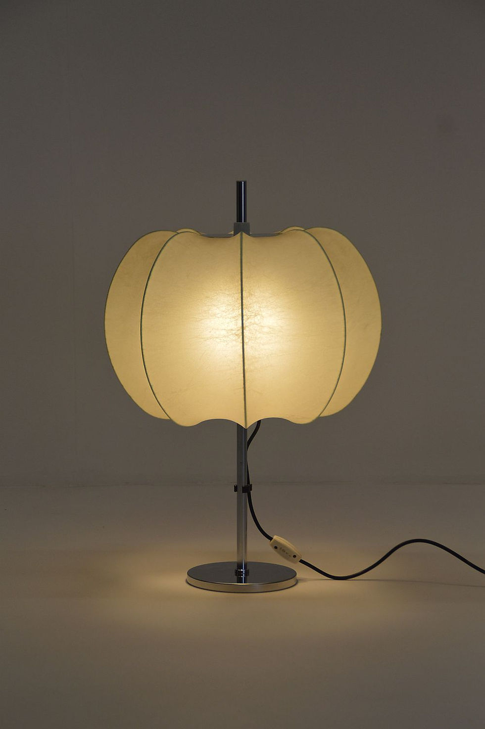 Mid-century cocoon tafellamp van Goldkant Leuchten, jaren '60