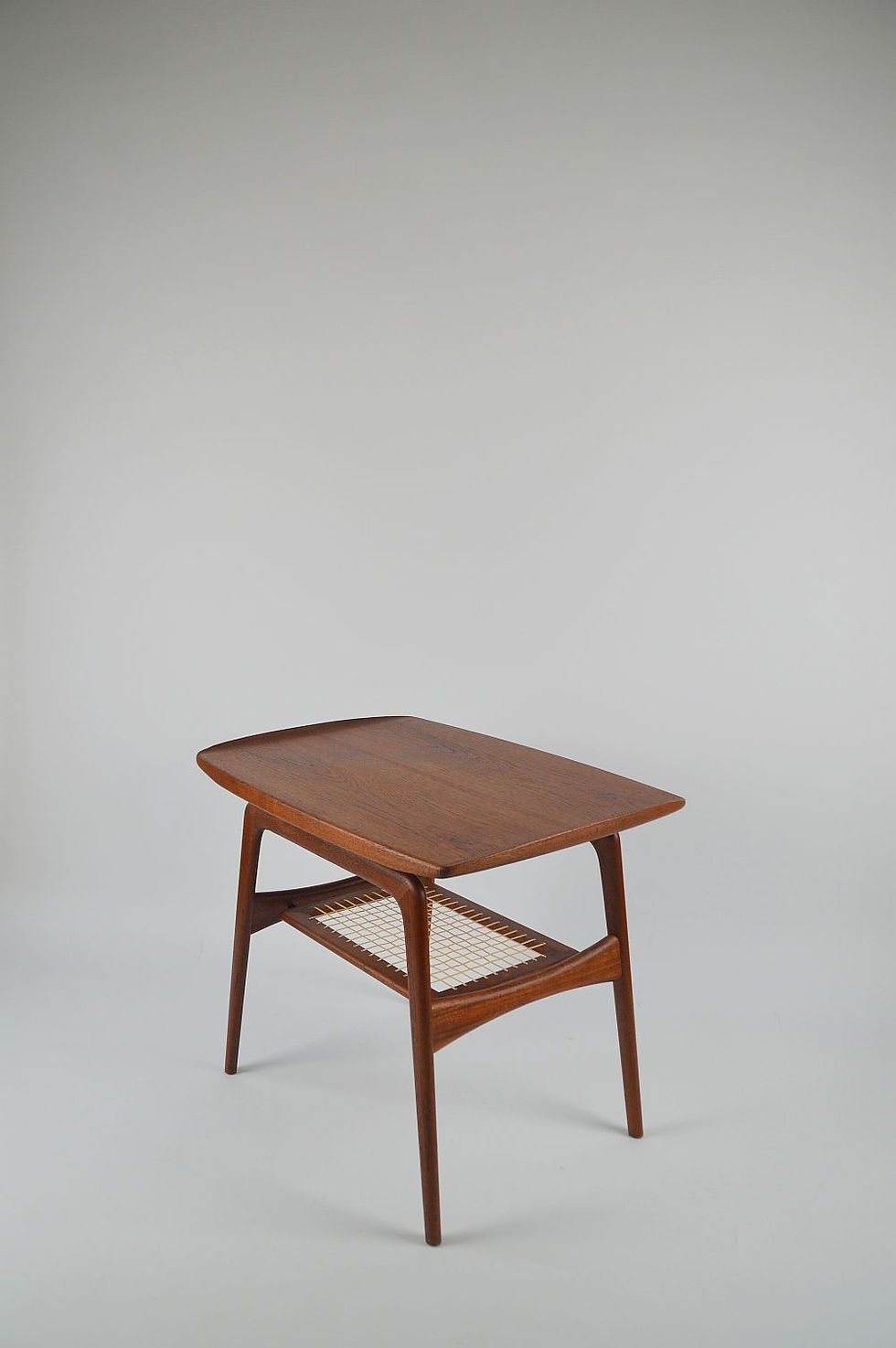 Thumbnail: Deense bijzettafel van Arne Hovmand-Olsen voor Mogens Kold, jaren '60