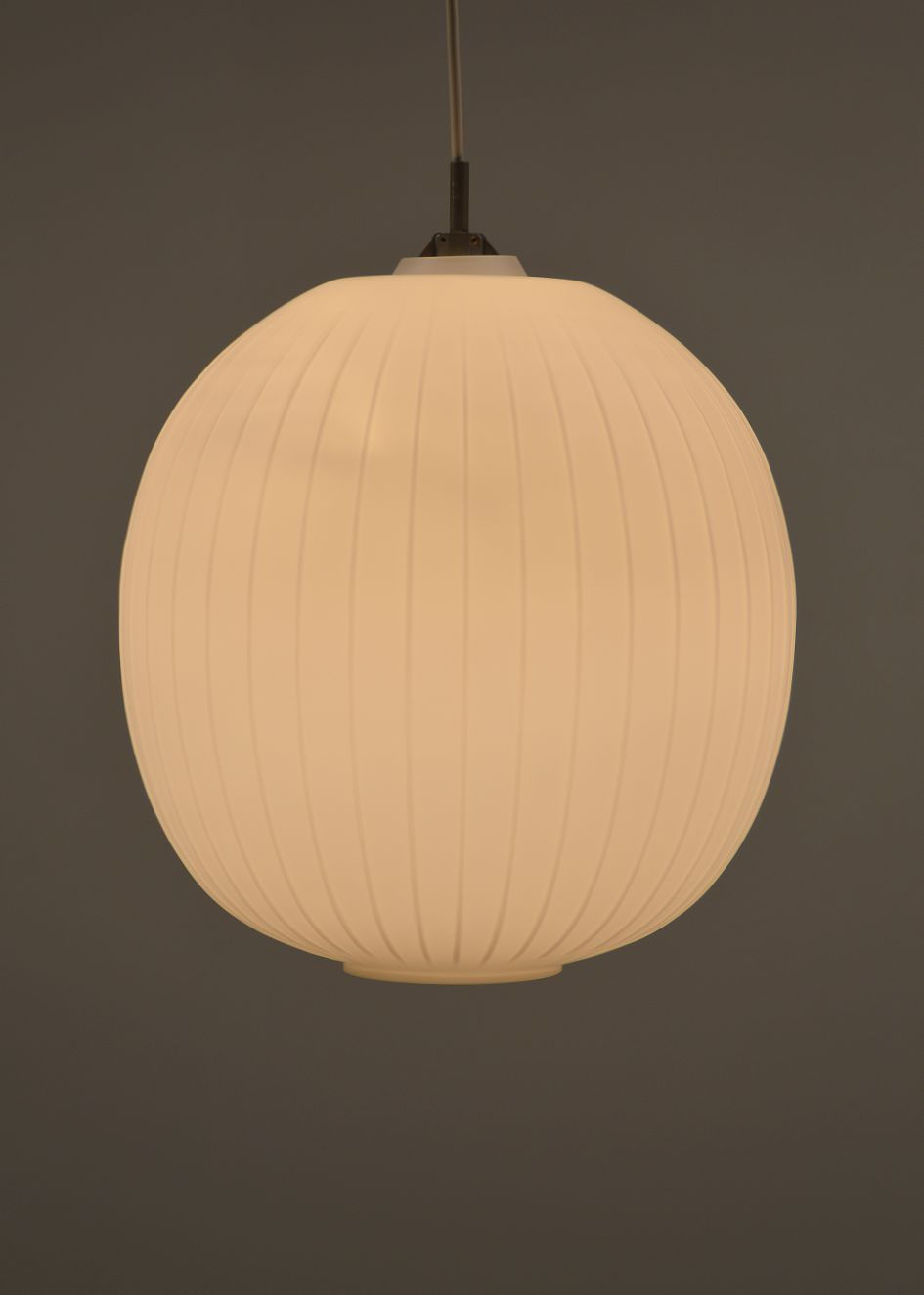 Thumbnail: XL Hanglamp 'Bologna', ontwerp van A. Gangkofner voor Peill & Putzler, jaren '50