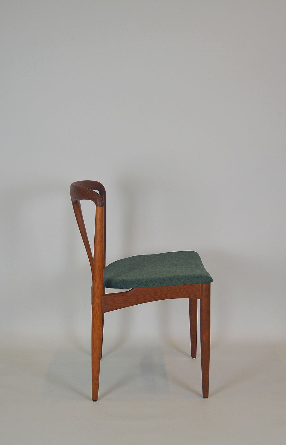 Thumbnail: Set van 4 Deense stoelen ontworpen door Johannes Andersen, jaren '60