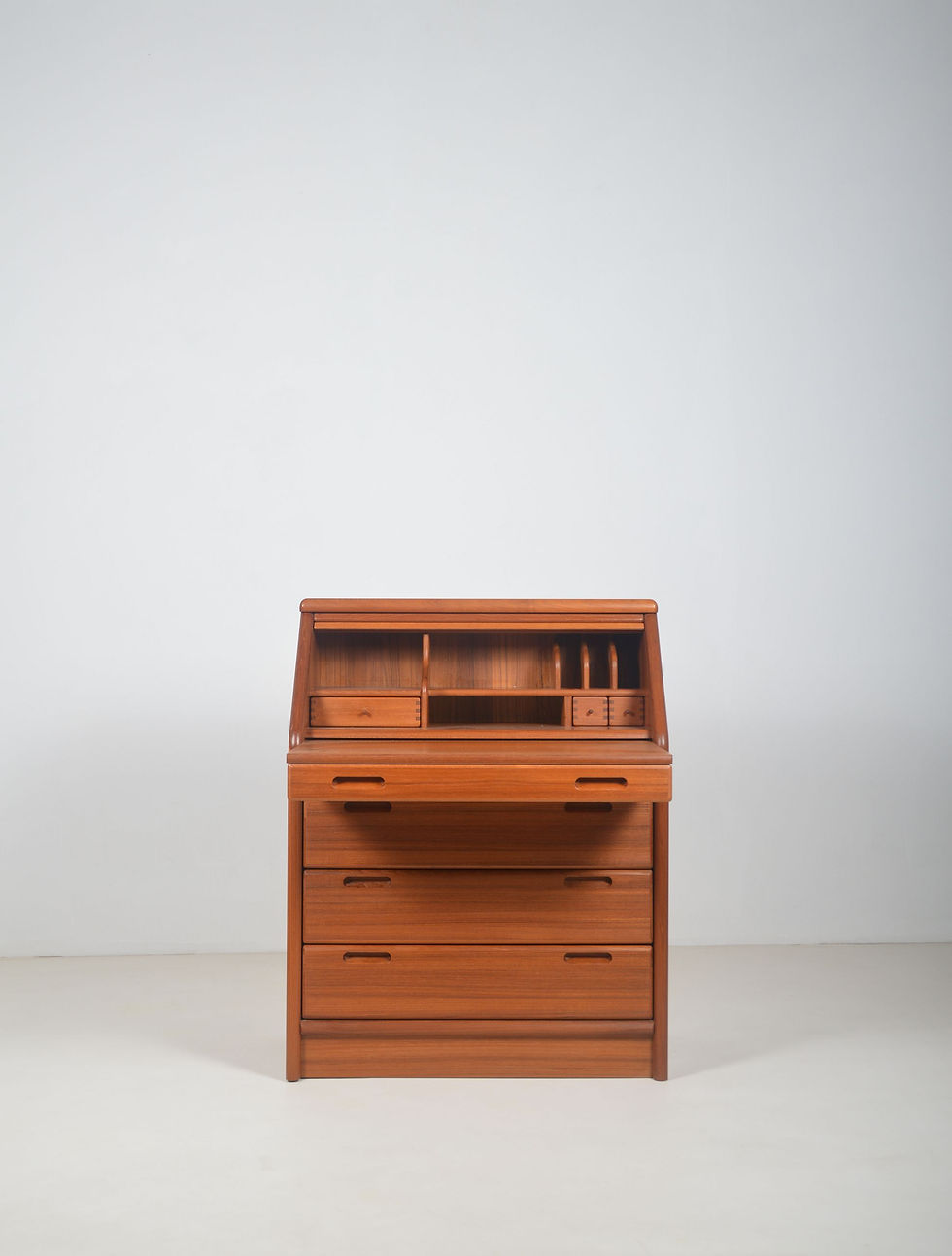 Thumbnail: Deense secretaire in teak van Dyrlund, jaren '60