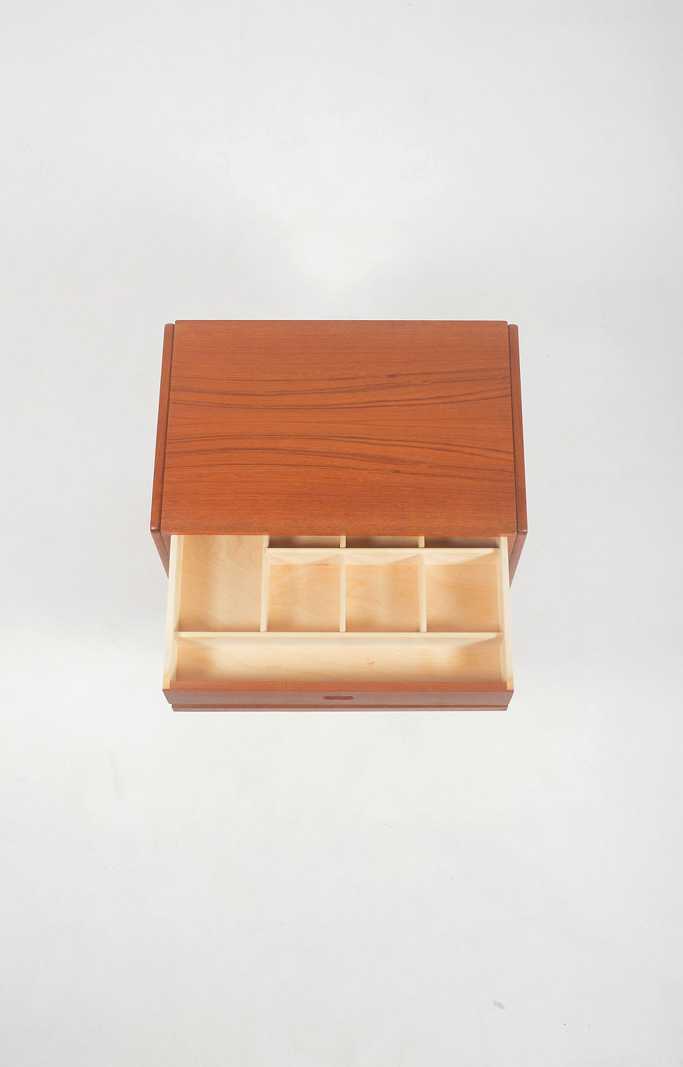 Thumbnail: Deense naaikist in teak van BR Gelsted, jaren '60