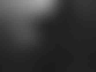 Nú artístico de mulher grávida a preto e branco