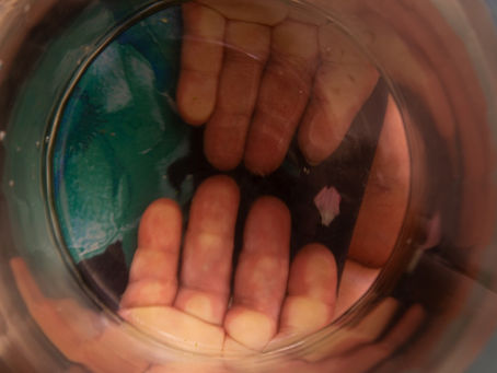 El cielo es viejo y de agua triste