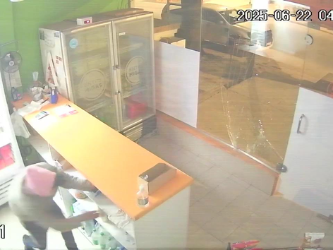 Un “rompepuertas” atacó una fábrica de sandwichs de Banda Norte y se llevó unas barras de queso