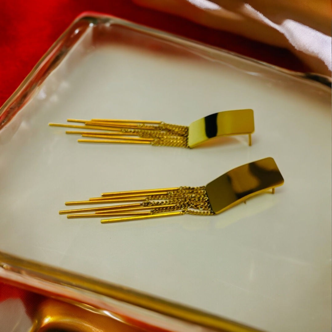Elegant Needle Tassel Gold Dangler Earring