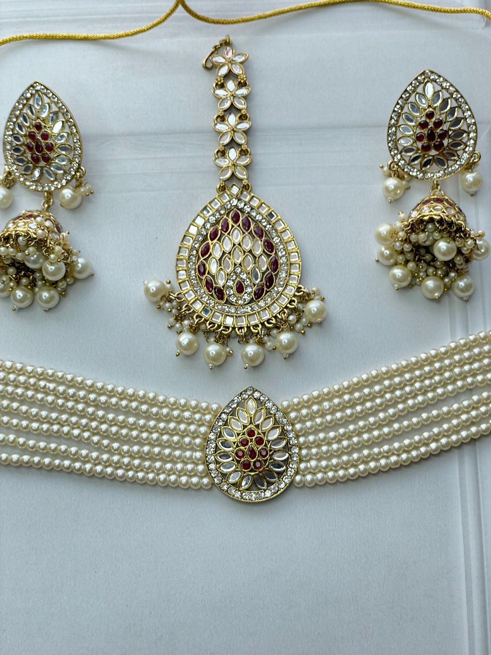 Thumbnail: green necklace