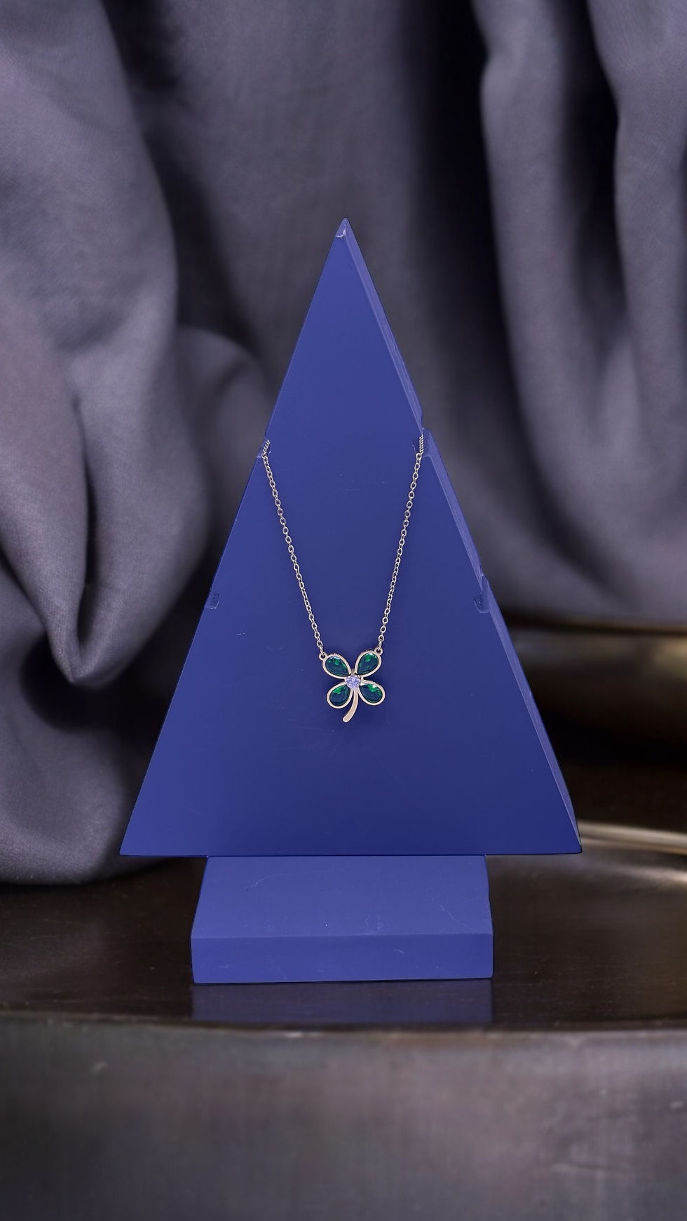 Thumbnail: Chic Clover Leaf Necklace