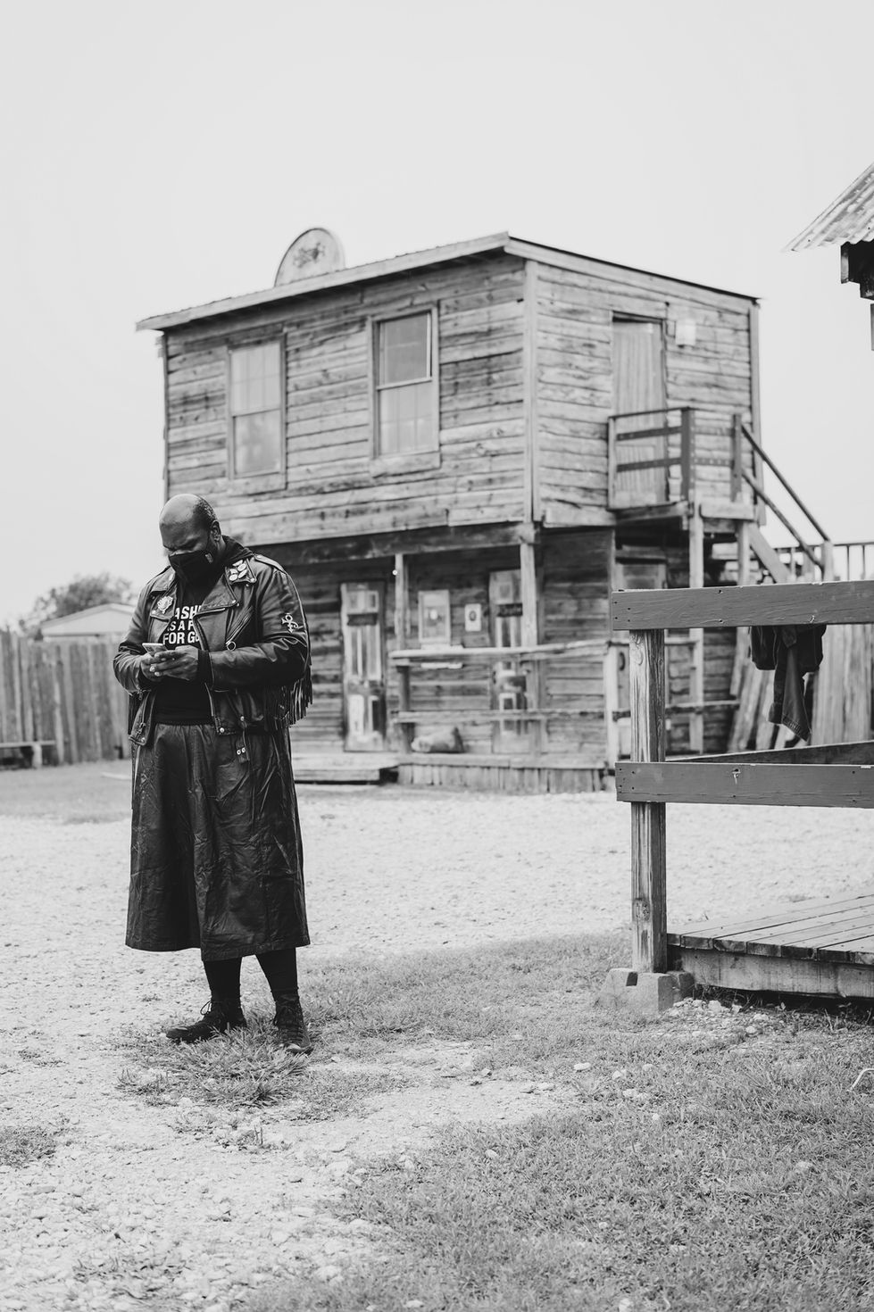 Wardrobe stylist Omar Lisandro checking his phone during the filming of the Khruangbin b-sides music video featuring Leon Bridges