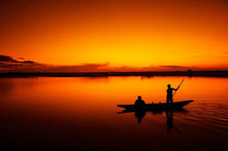 fishing-boat-fisherman-tam-giang-lagoon-