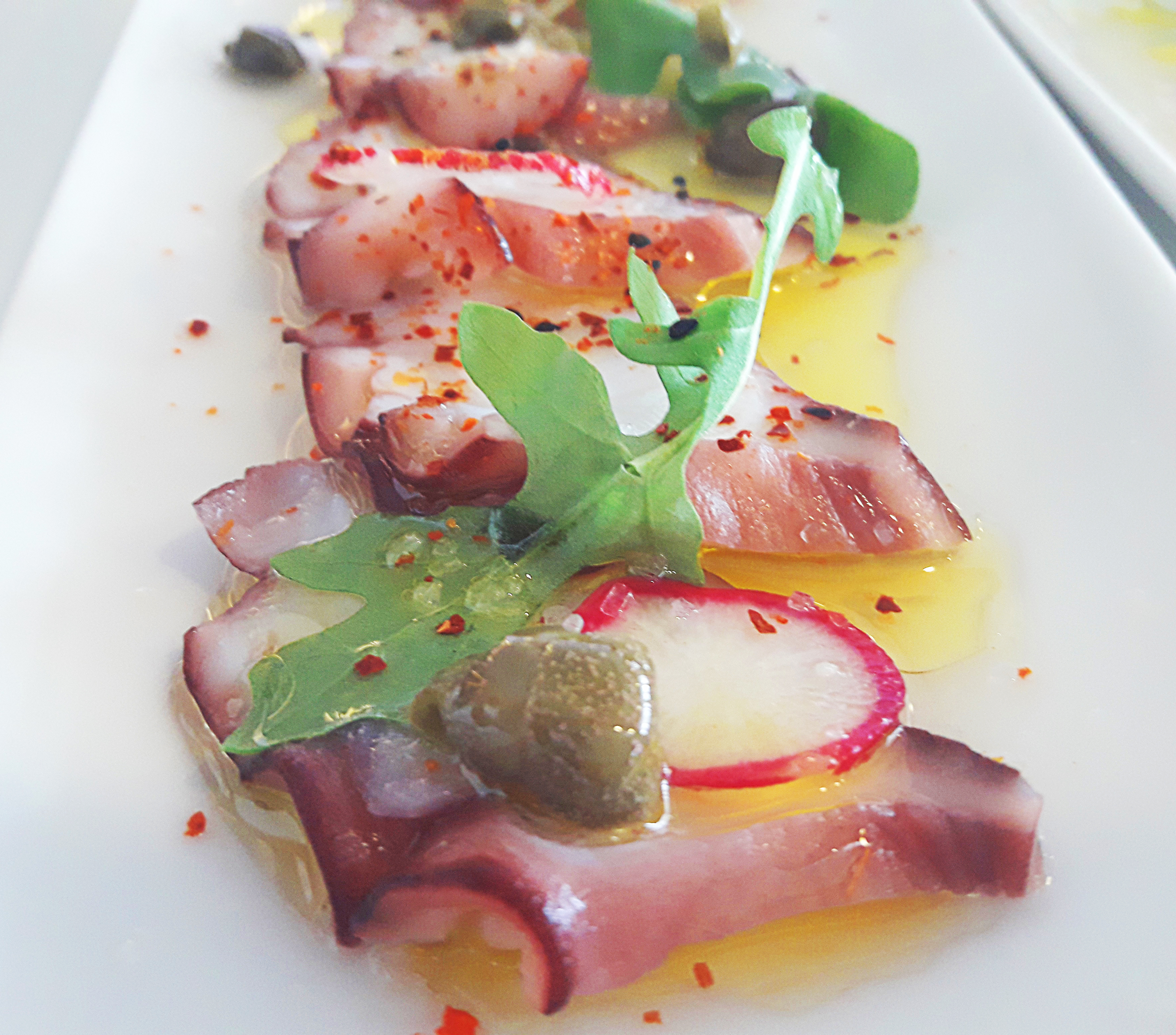 крудо это блюдо. что дополняет крудо 4. крудо из дорадо. канапе прошутто крудо. севиче из гребешка с манго.