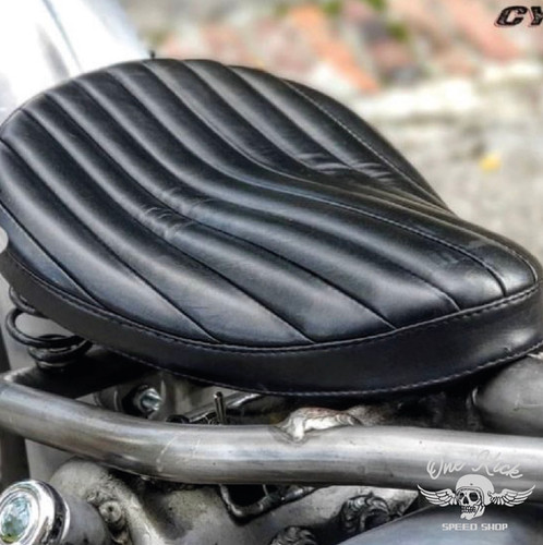 Bates Style - Solo Seat Tuck n Roll - Black | Onekick Speedshop