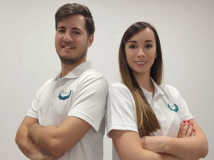 Pedro Ortega y Miriam Benitez en su clinica de San Fernando