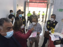 Estafaban con trámites y documentos: Clausuran falso local de Reniec en el distrito de Ate