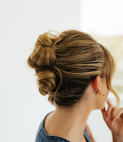 touch-ups-salon_chandler-hair-salon-photoshoot_alli-and-sarah_blonde-hair-styling-2.jpg