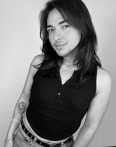 touch-ups-salon_hair-stylist-1080x1440_juan_bw.jpg