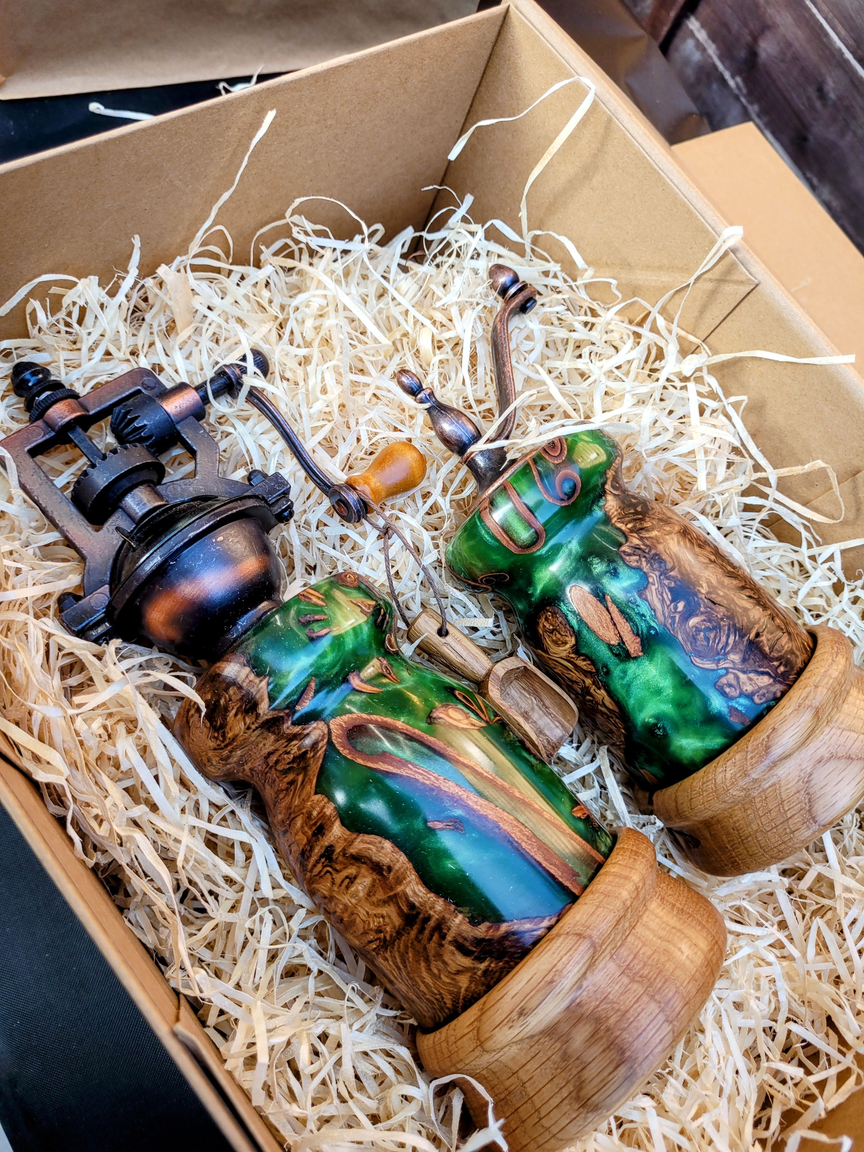 Salt and Pepper mill set