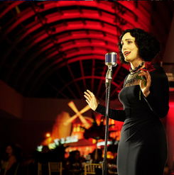 Moulin Rouge Show Singer